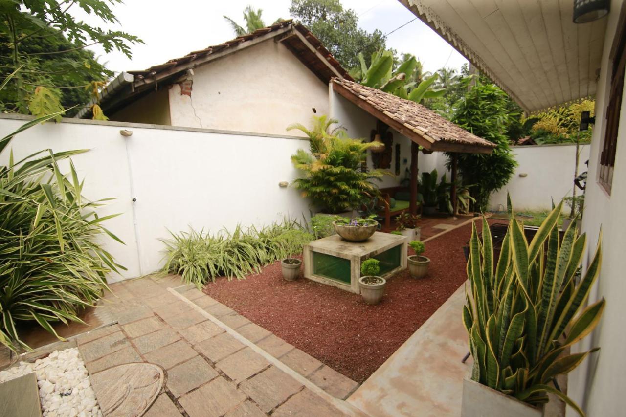 Rock Elephant Villa ヒッカドゥワ エクステリア 写真